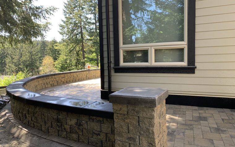 Block column at the end of a curved patio wall